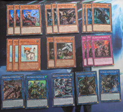 YuGiOh 22 Karten Tri Brigade Deck Ft Kitt Kerass Shuraig Ferrijit Doppeldrache