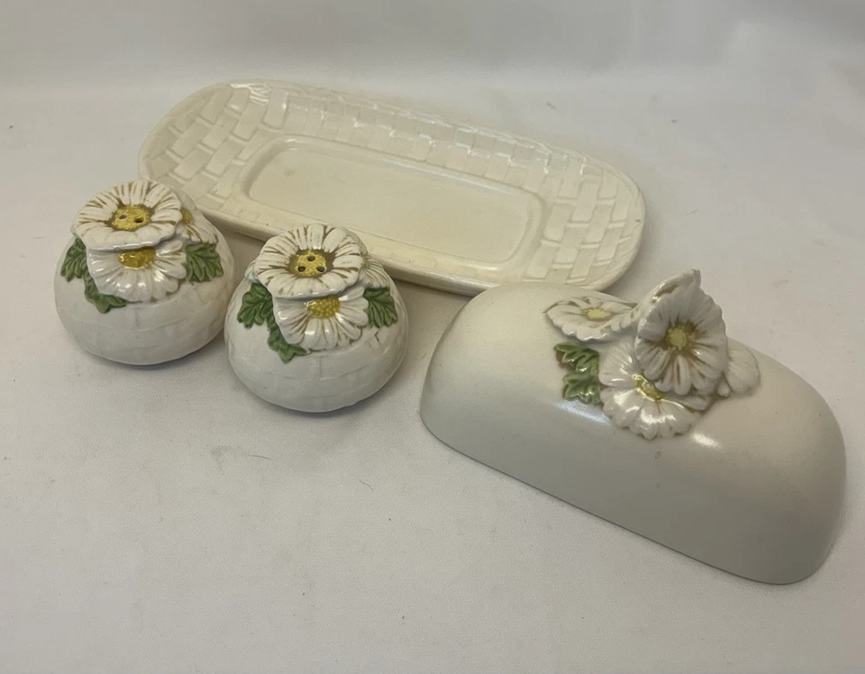 Plato de mantequilla cubierto y sal pimienta agitadores cesta tejido amapola amarilla Trail Merlot Foto 3 de 4