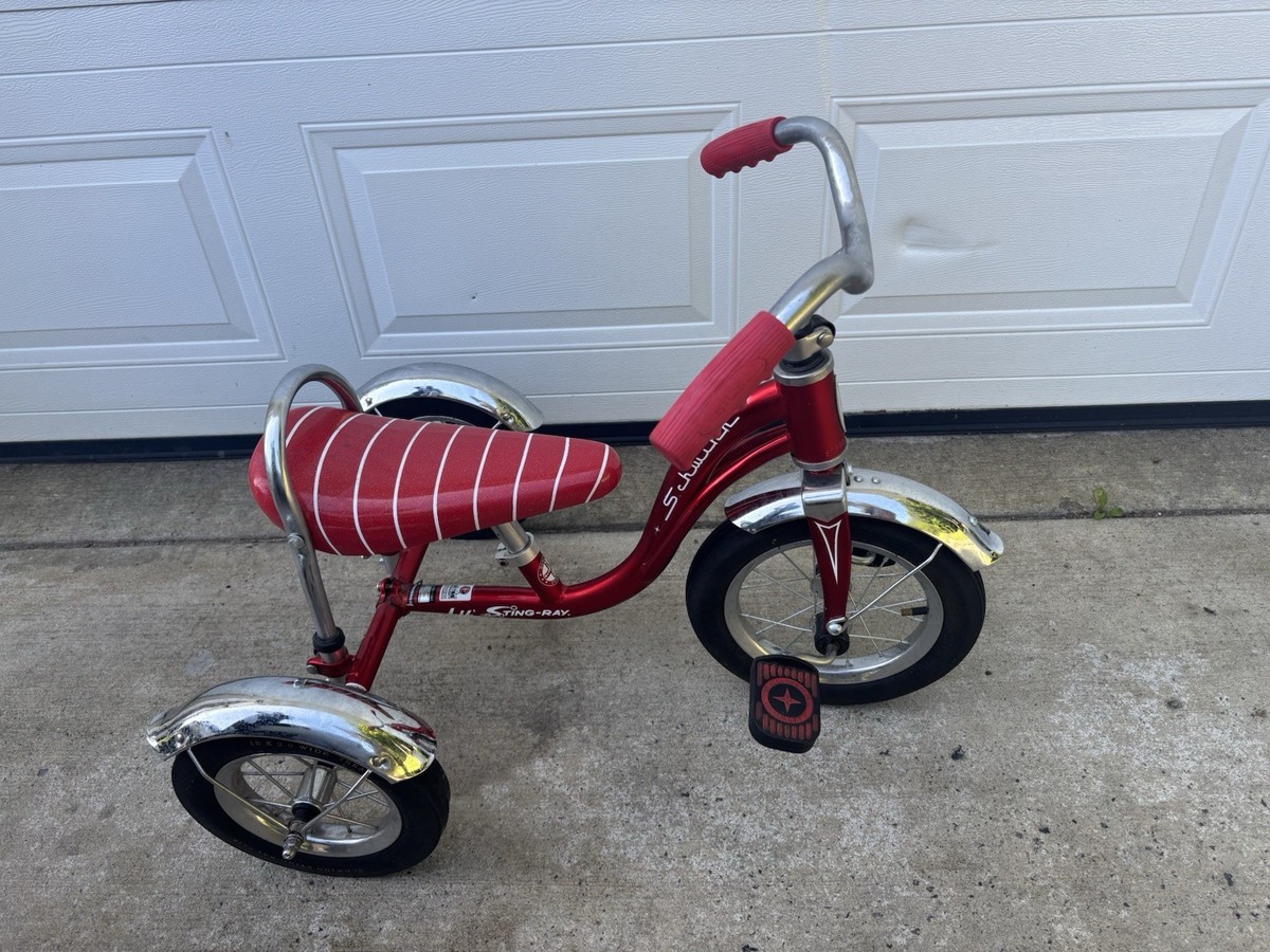 SCHWINN LIL' STING-RAY DELUXE TRICYCLE BANANA SEAT RED - Main Image