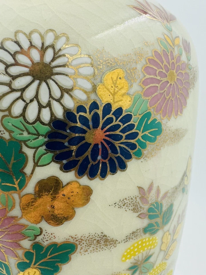 Jarrón japonés de porcelana Satsuma firmado floral esmaltado agrietado Foto 3 de 4