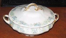 Haviland Limoges Blue Rose 8" covered casserole dish - MINT!