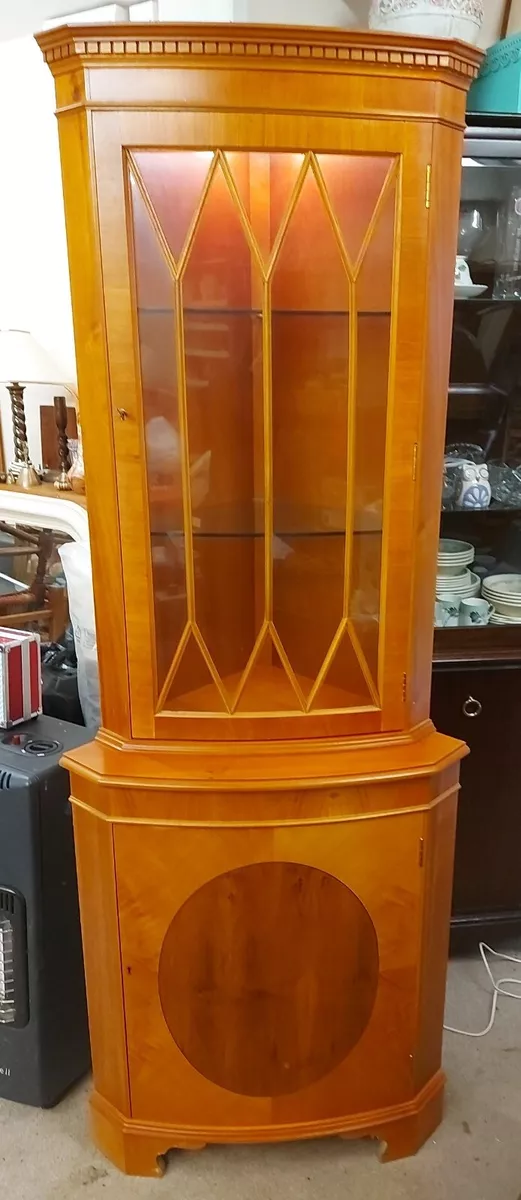Wooden corner 2024 display cabinet