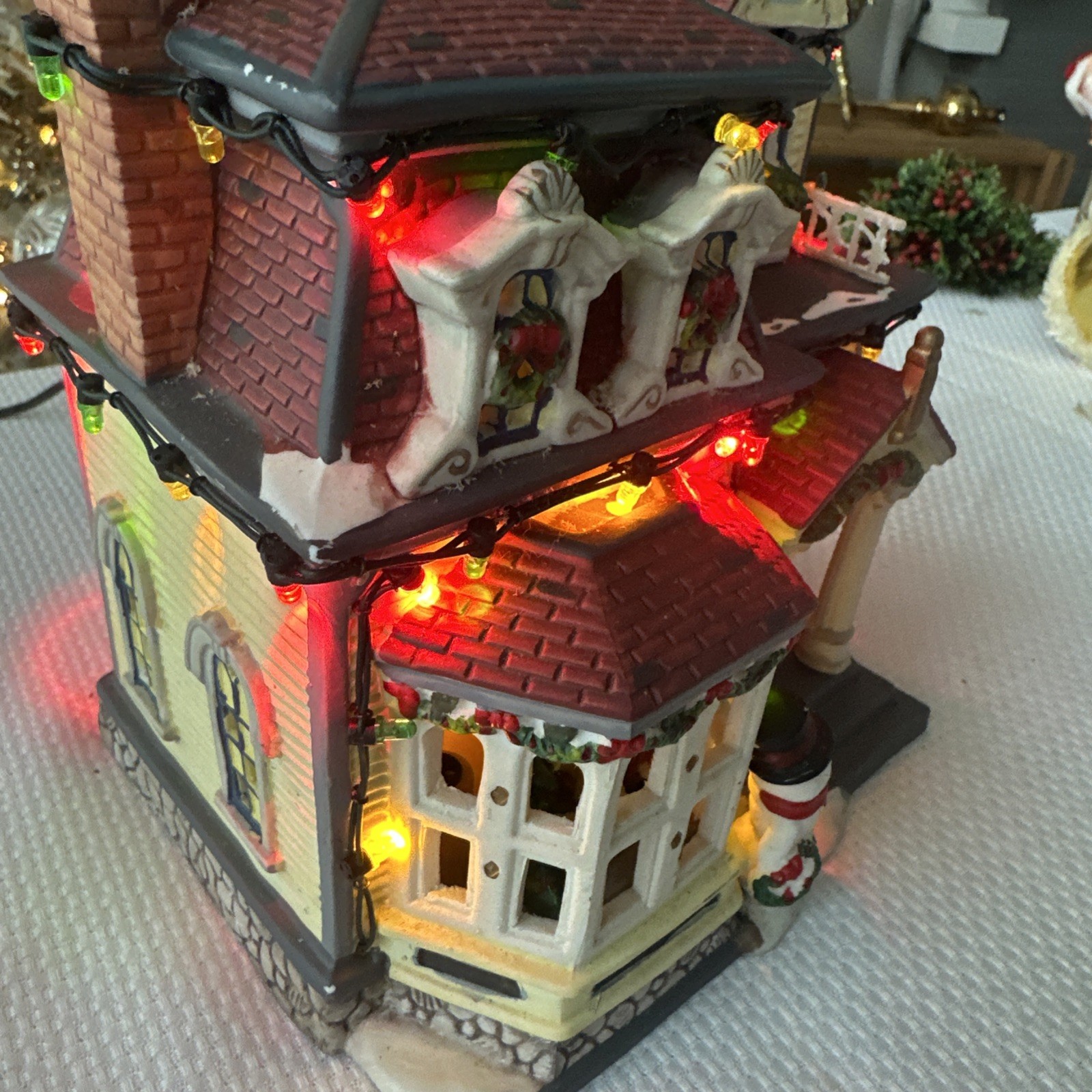 Heartland Valley O'Well Lighted Christmas Village Home Window Views