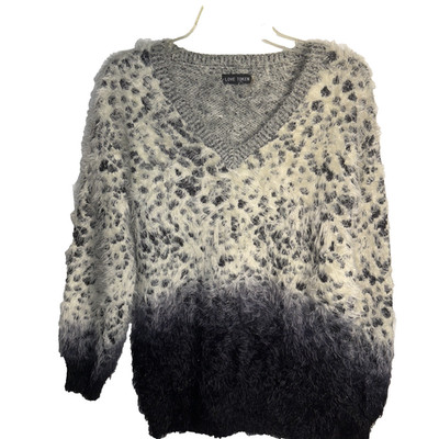 Love Token V-neck Black and Gray Animal Sweater size Medium Super Soft L/S