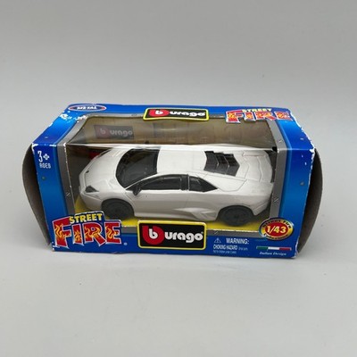 Bburago Street Fire Lamborghini Reventon Maßstab 1:43 weiß Diecast Modellauto AA2