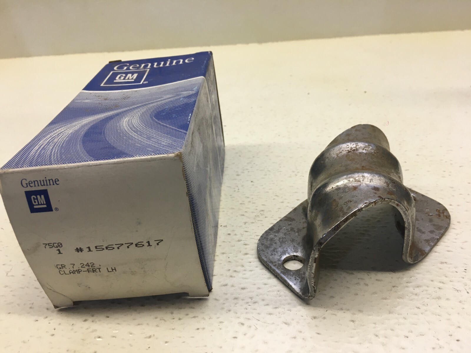 GM NOS Front Stabilizer Shaft Insulator Clamp 15677617 eBay