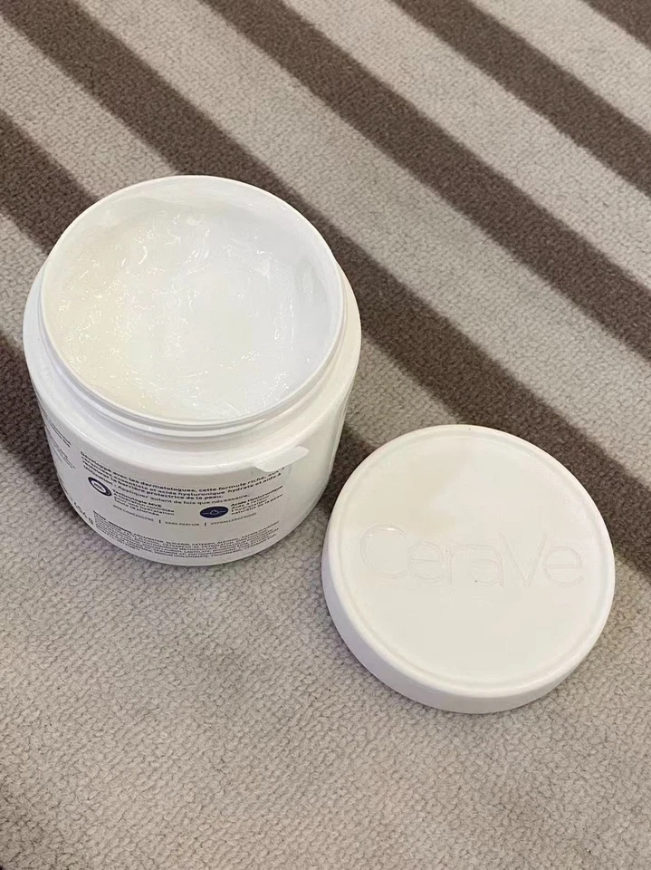 The CeraVe Moisturising Cream for Dry to Very Dry Skin, 454g - Image 3 of 4