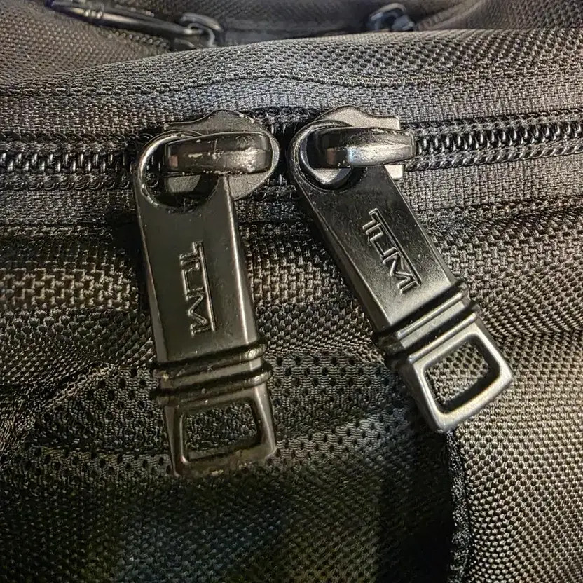 TUMI Alpha Backpack Briefcase - Excellent Conditi… - image 7