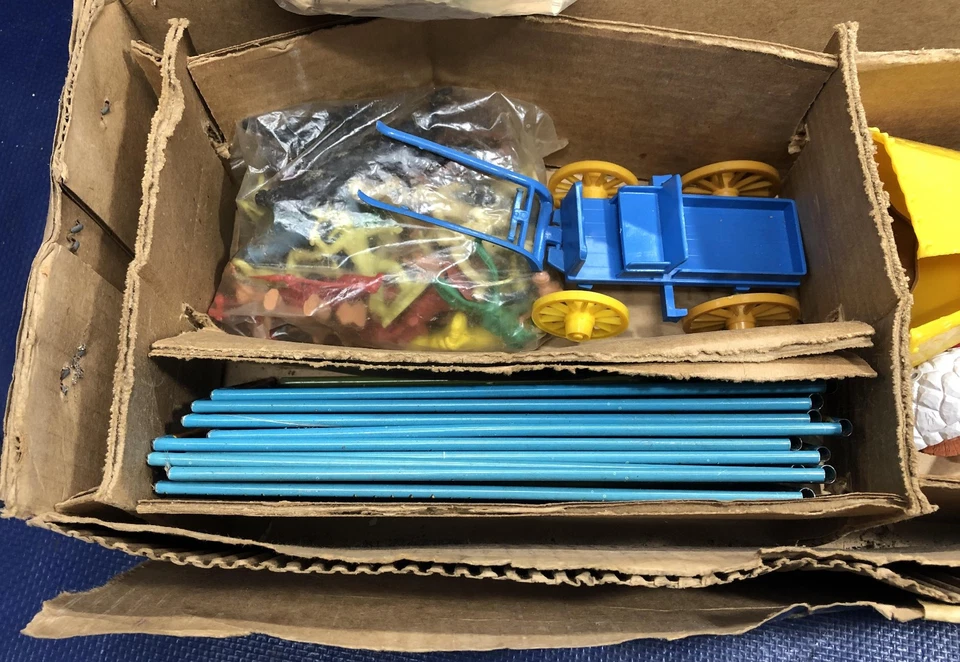 Fort Dearborn Marx Toy Play Set In Box Vintage apache cowboy indian - Image 3 of 4