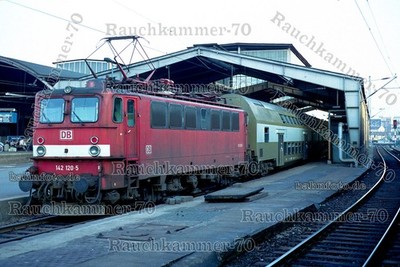 DR 142 120-5  Hbf Halle 1995 / org. Farb-Dia + Datei!  921#09