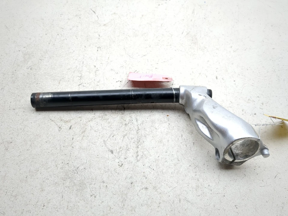 13-17 Suzuki GW250 clip derecho en manillar Foto 2 de 4