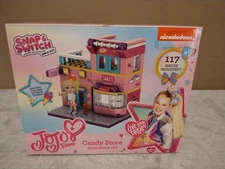 Snap & Switch Nickelodeon JoJo Siwa Candy Store Building Set 117 pcs & Figures