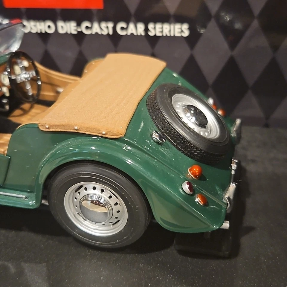 Kyosho 1/18 Gorgeous Collection Morgan 4/4 Series II Green Tan Interior 08111GT - Image 4 of 4