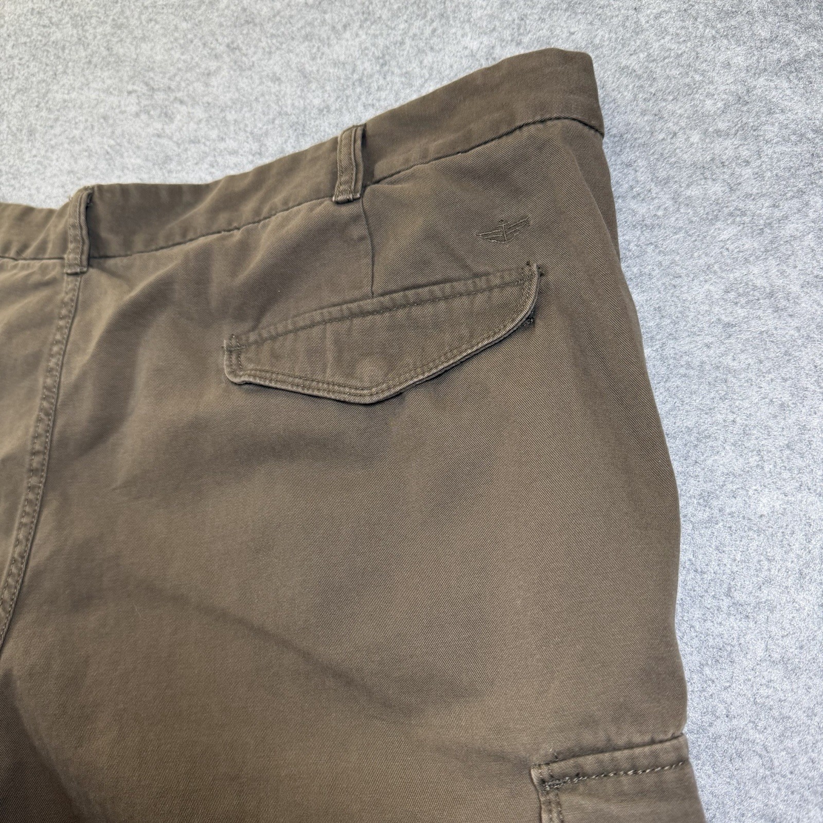 Dockers Cargo Shorts Men 46 Khaki Workwear Utility Durable Snap Pocket 11 Inseam thumbnail 9