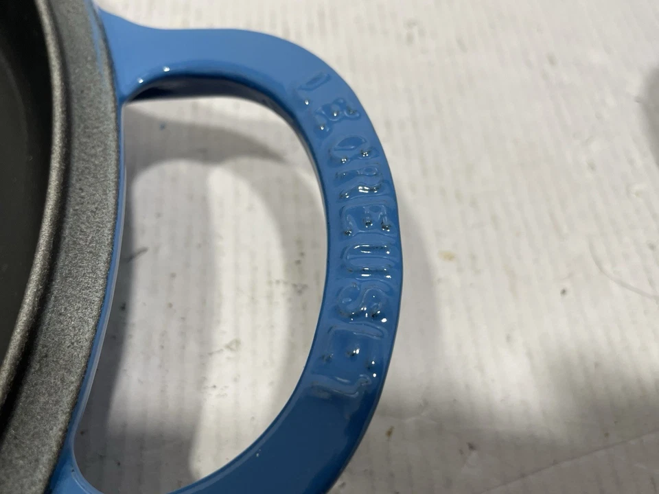 LE CREUSET CASSIS 70598 CAZUELA POCO PROFUNDA BRASERO PARRILLA TAPA 3 1/2 QT Azul Foto 4 de 4