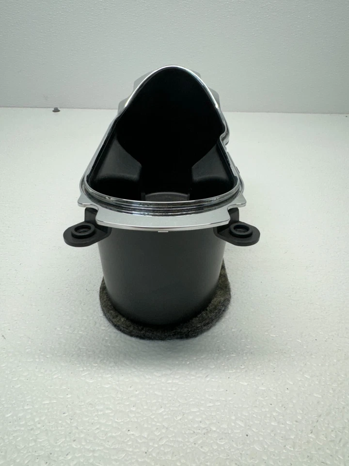 2010-2013 KIA FORTE ЦЕНТРАЛЬНАЯ КОНСОЛЬ ДВОЙНОЙ ПОДСТАКАННИК В СБОРЕ B27001-25031 OEM 221272 - Изображение 3 из 4