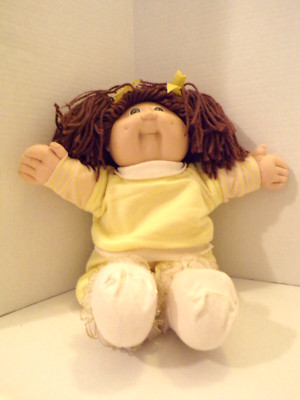 Cabbage Patch Doll~1985~16''~Brown Hair~Blue Eyes~Yellow White Outfit~White Socks
