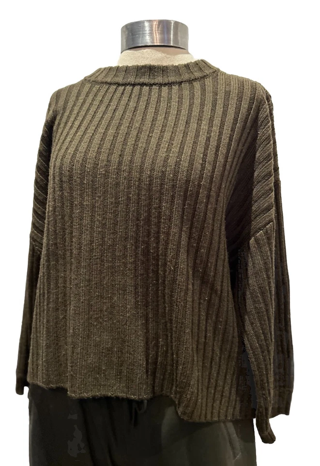 Jersey/suéter de punto recortado de terciopelo caqui acanalado de diseñador M UK 12 Foto 3 de 4