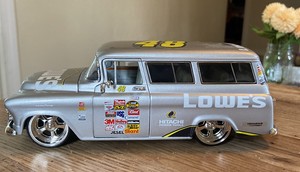 jada toys 1957 chevrolet suburban