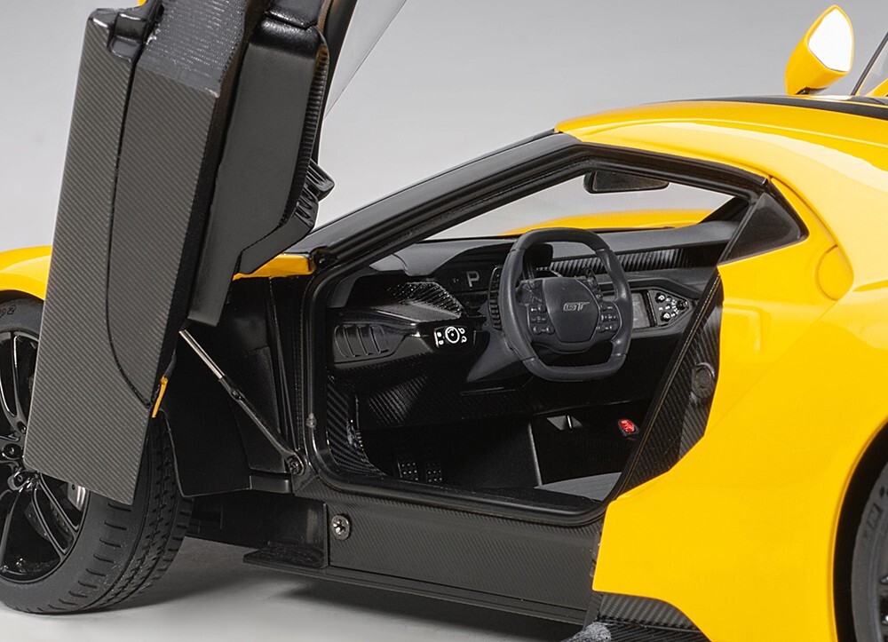 AUTOART 72944 1:18 FORD GT 2017 (TRIPLE YELLOW/BLACK STRIPES