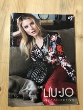 Catalogo Liu Jo Precollection (modella sul divano con cagnolino)