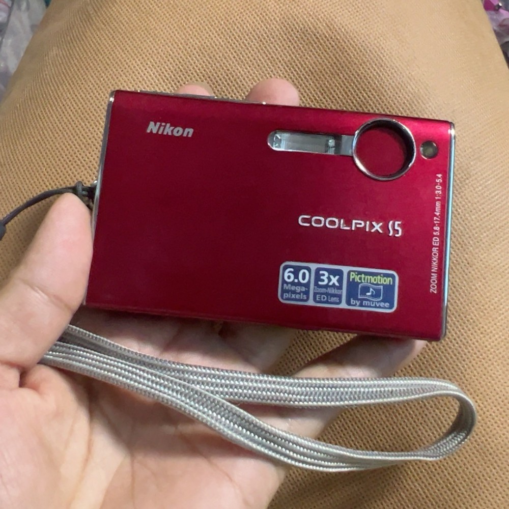 Nikon COOLPIX S5 CCD Vintage Digital Camera 6.0MP 3x Optical Zoom