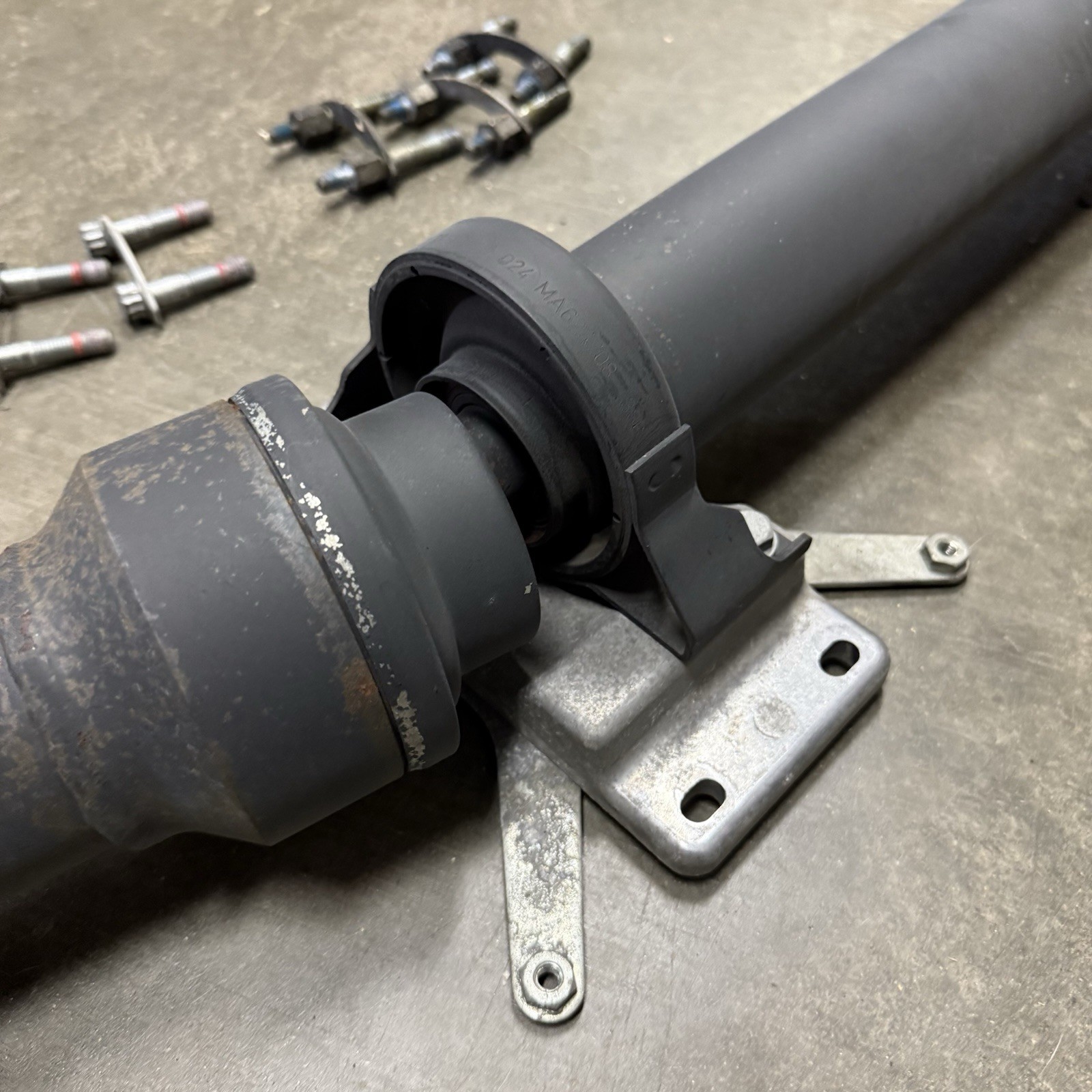 04-13 Maserati Quattroporte M139 Rear Axle Driveshaft Drive Shaft 246683 OEM