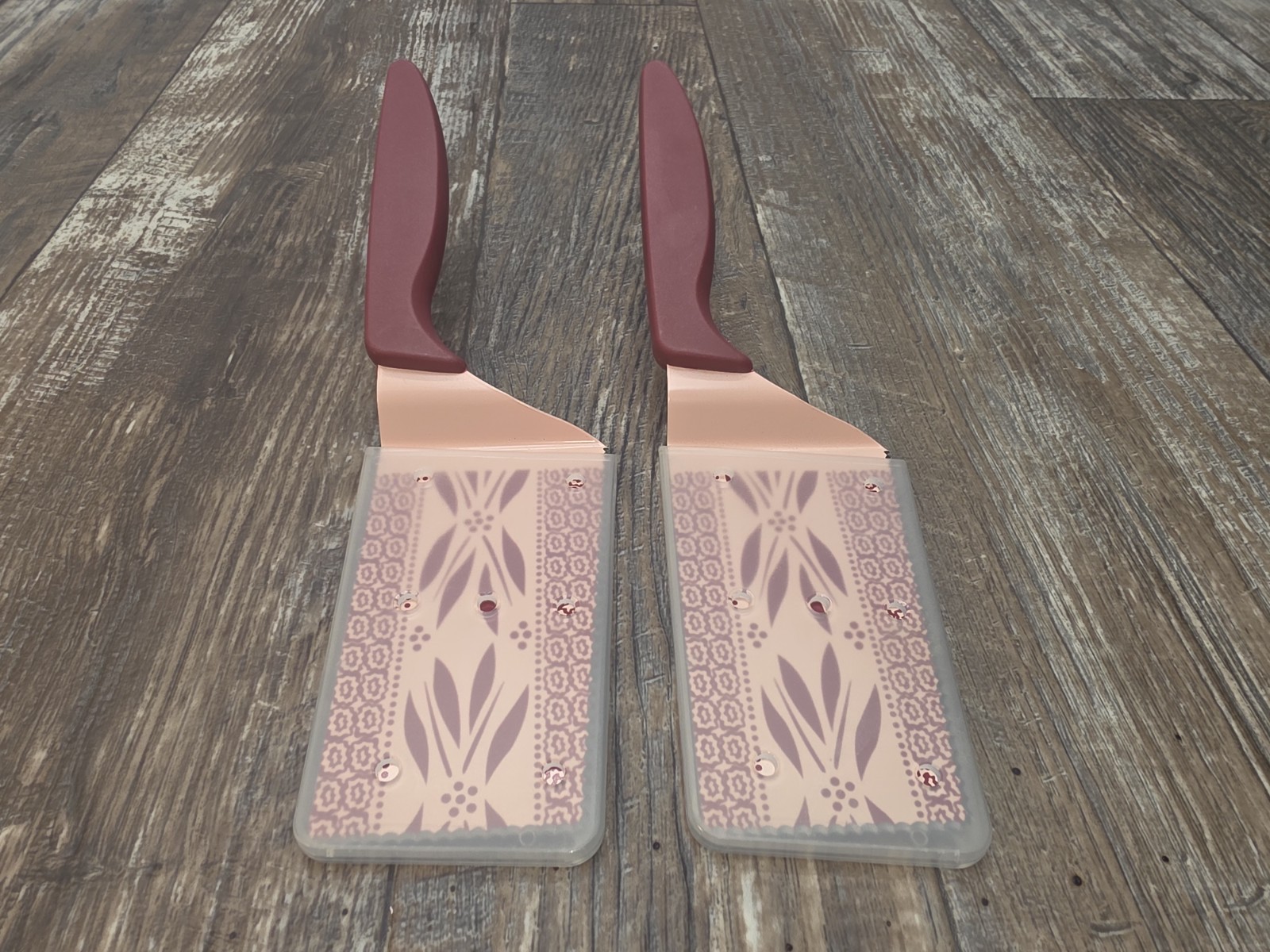 Temptations Spatula Old World Red Serrated Servers w/Cases SET OF 2 Cake Pie VGC
