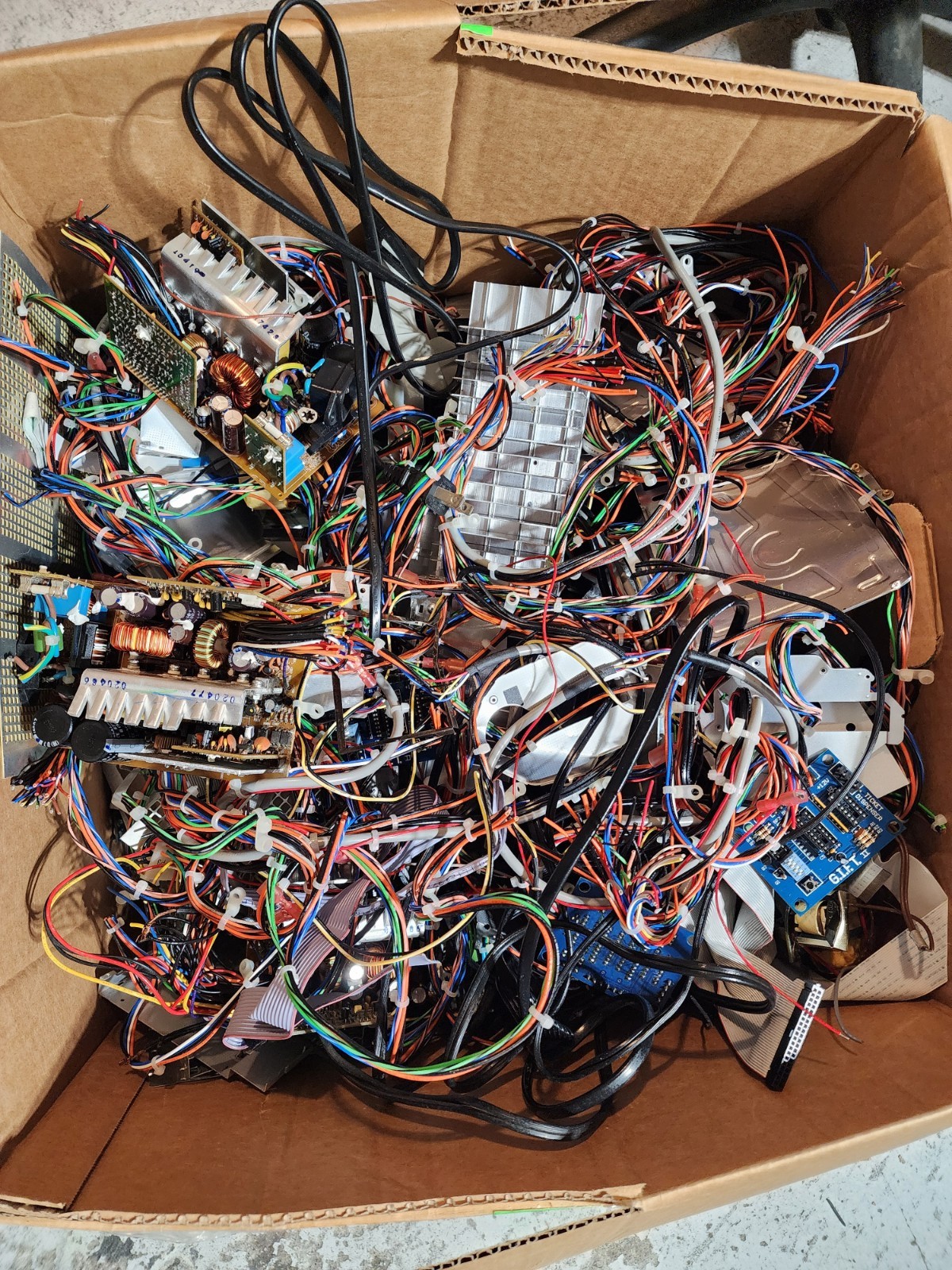 🔥High-yield scrap 10.50 POUNDS OF E-Scrap HARVESTED PRECIOUS METALS+WIRING HRNS