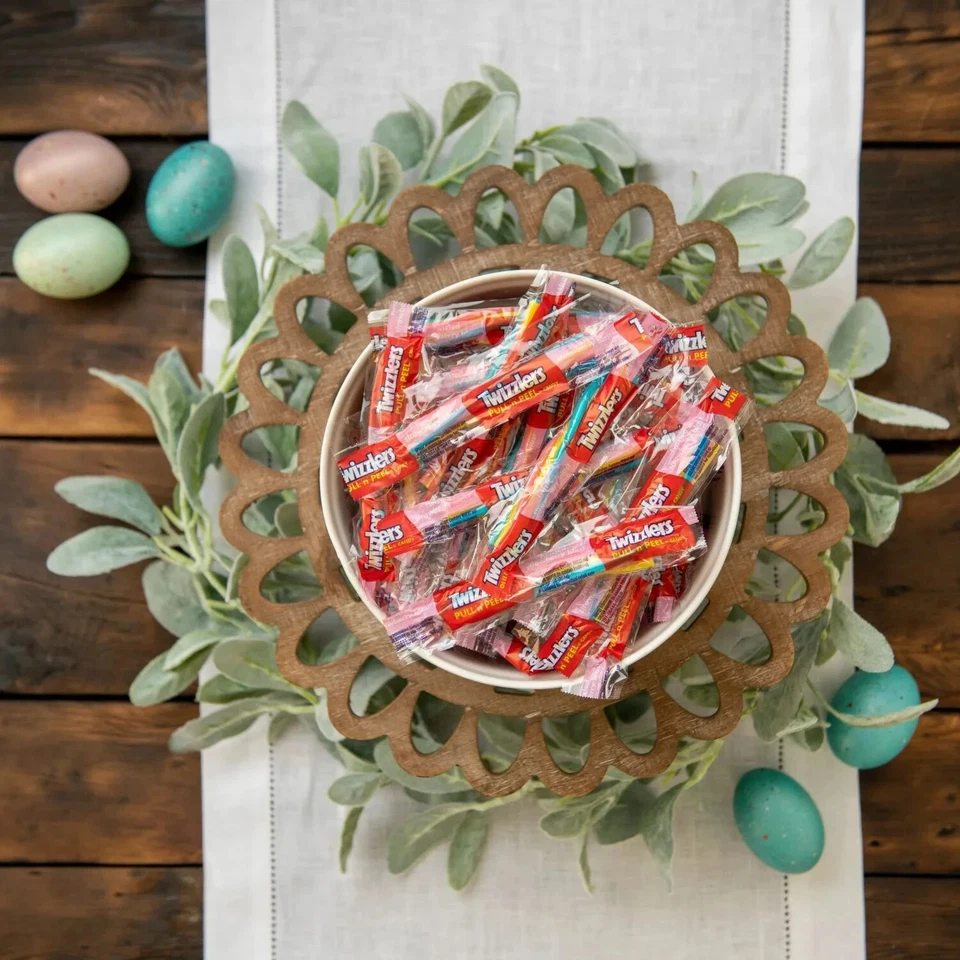 5LB Twizzlers STRAWBERRY BLAST Pull n Peel Licorice Twists, Individually Wrapped - Image 3 of 4