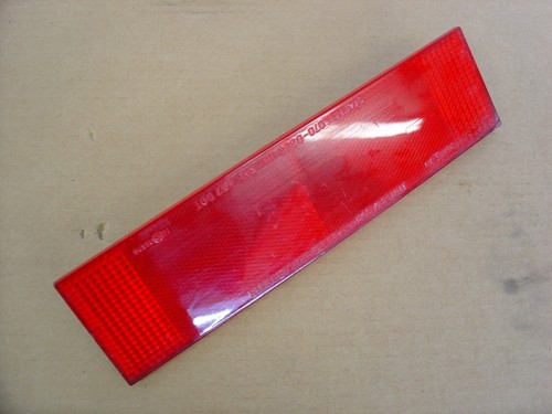 1985 Honda Goldwing GL1200 Limited Ltd rear center reflector - Picture 3 of 5