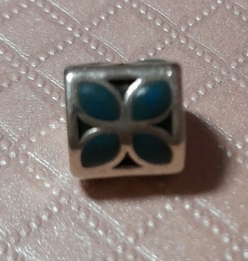 Pandora Blu Petali Fiore Ciondolo Smaltato 790437EN01 fuori produzione  - Immagine 2 di 3