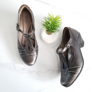 earth wanderlust pumps