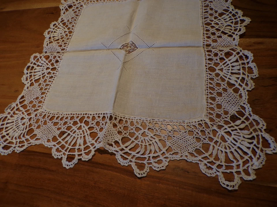 Linge ancien 1 Napperon  lin  blanc avec dentelle et incrustation - Photo 4/4