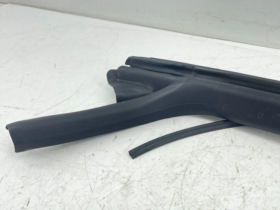 16-19 BUICK CASCADA Genuine GM driver Side Front Door Window Weatherstrip OEM - Image 2 of 4