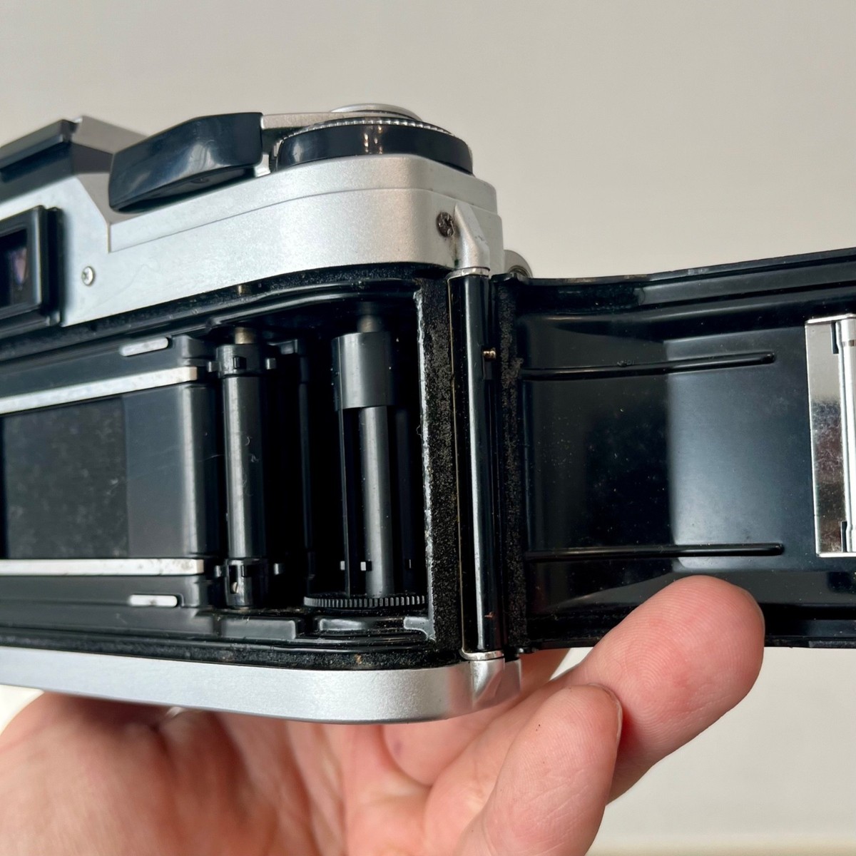 Canon AE-1 SLR 35mm Film Camera w/ Canon Lens FD 50mm F1.8 s.c.