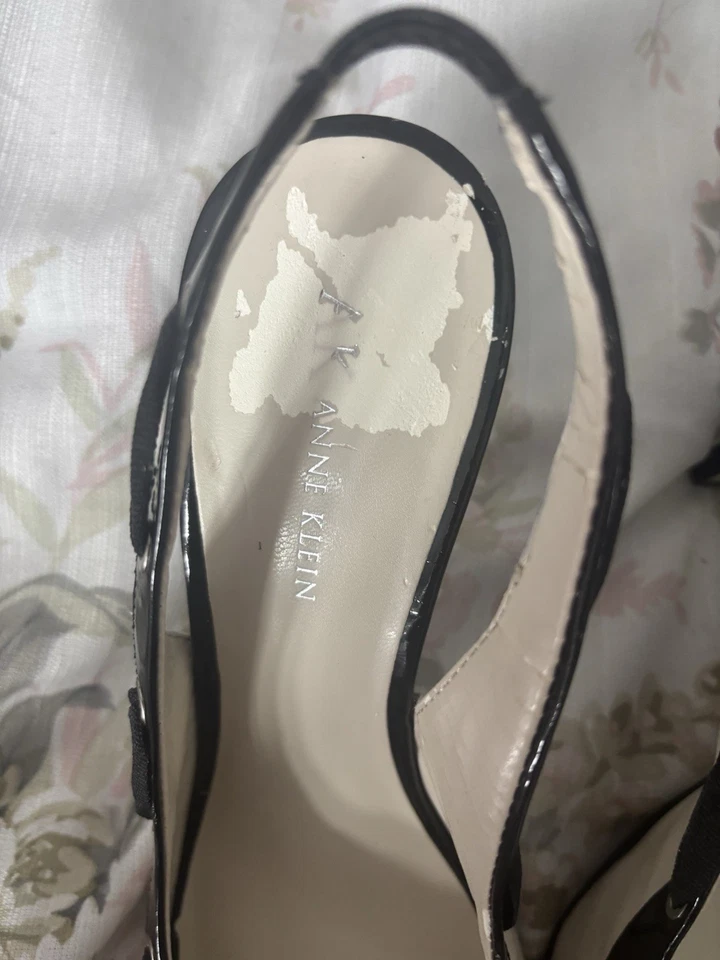 Anne Klein Women's White Heels with Black Ribbon And Bow - Image 2 of 4