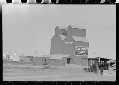 Photo:Occident Flour Grain Elevator 1930s Industrial Building