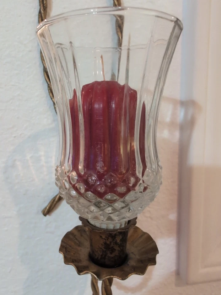 Candelabro/alique de cuerda trenzada de metal dorado/negro Homco de colección con vela votiva y roja Foto 3 de 4