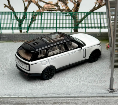LCD 1:64 Scale White 2022 Range Rover Luxury SUV Sports