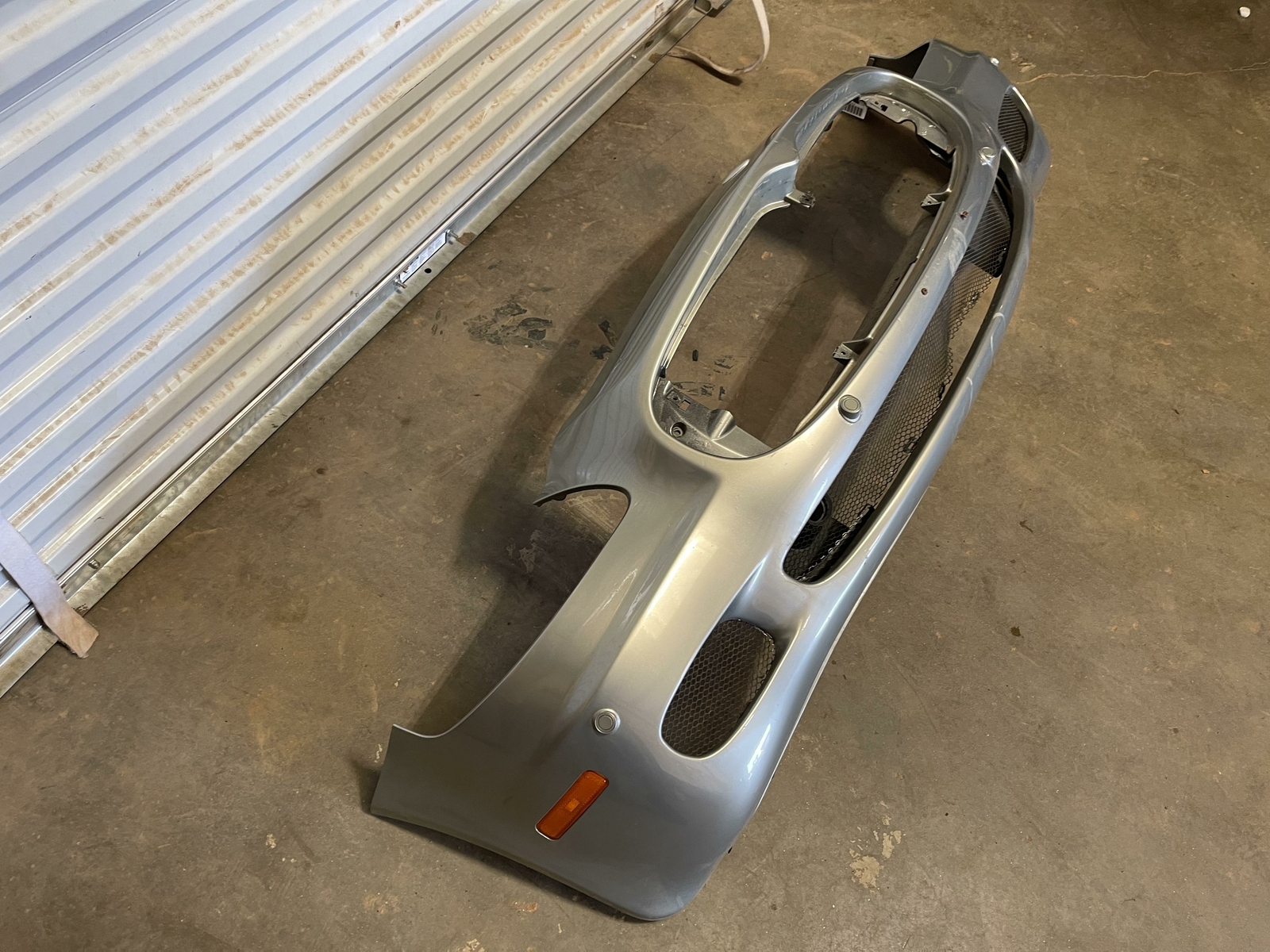 2005-2008 MASERATI QUATTROPORTE FRONT BUMPER COVER PANEL ASSEMBLY SILVER OEM