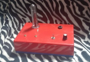 Stylophonic optical theremin synthesizer 