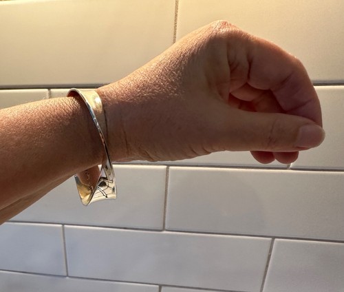 Georg Jensen Mobius Bangle - Picture 8 of 9