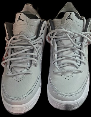 Nike Jordan- Courtside 23's- Grey/white, size 6 Boys(7.5 wmn) 