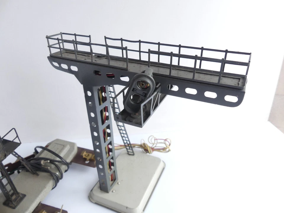 HORNBY GMP ECHELLE O LOT DE 2 POTENCES ET 1 SIGNAL VENDUS EN L'ETAT - Photo 4/4
