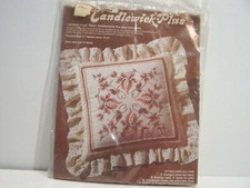 PARAGON NEEDLECRAFT CANDLEWICK-PLUS KIT NO. 0109 Design by Pearl Jacobs 1982