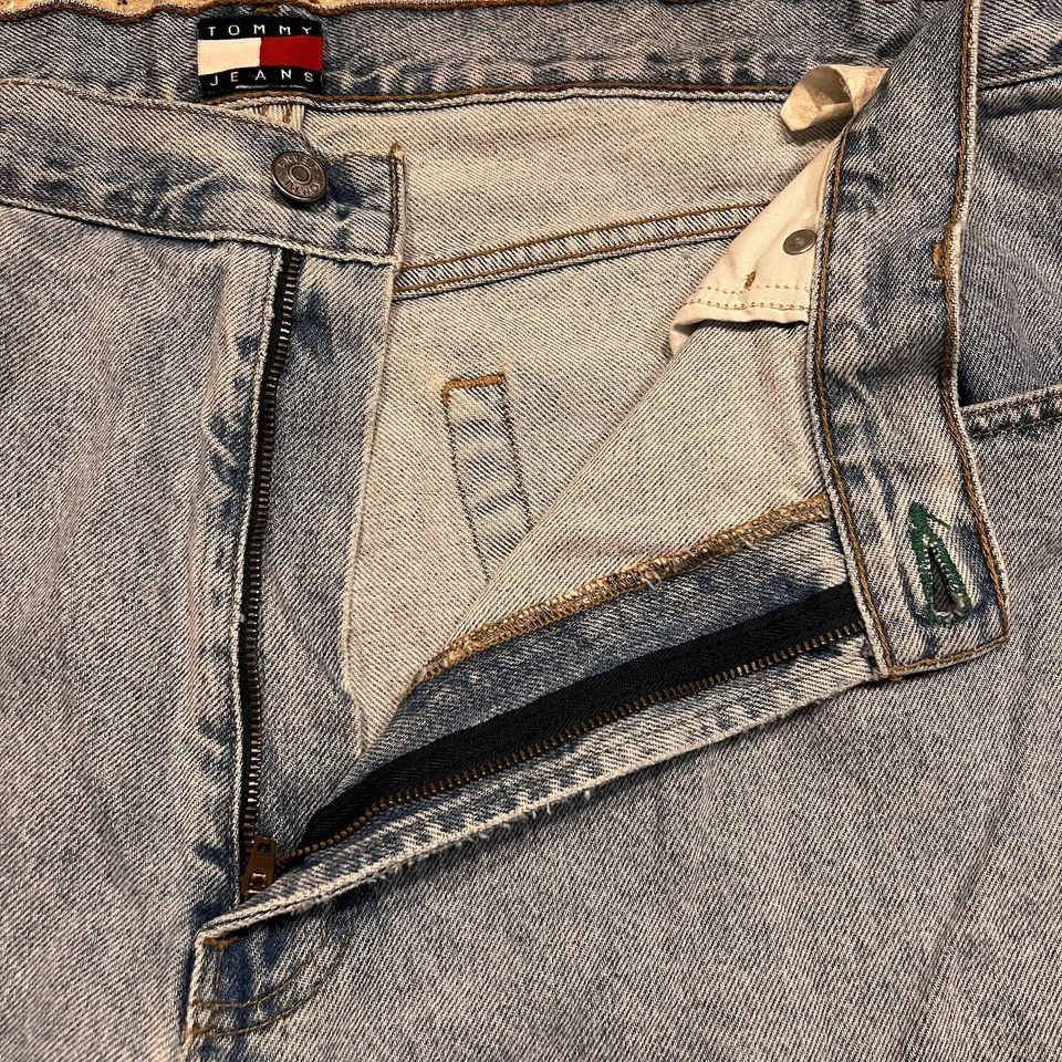 Vintage Tommy Hilfiger Blue Jeans 36x30 Big Patch Baggy Relaxed Loose y2k 90s - Image 4 of 4