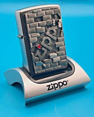 Original Brandneu 2014 Zippo Feuerzeug TERRIFIC BRICK ZIPPO FLAMME LOGO 3-D Emblem
