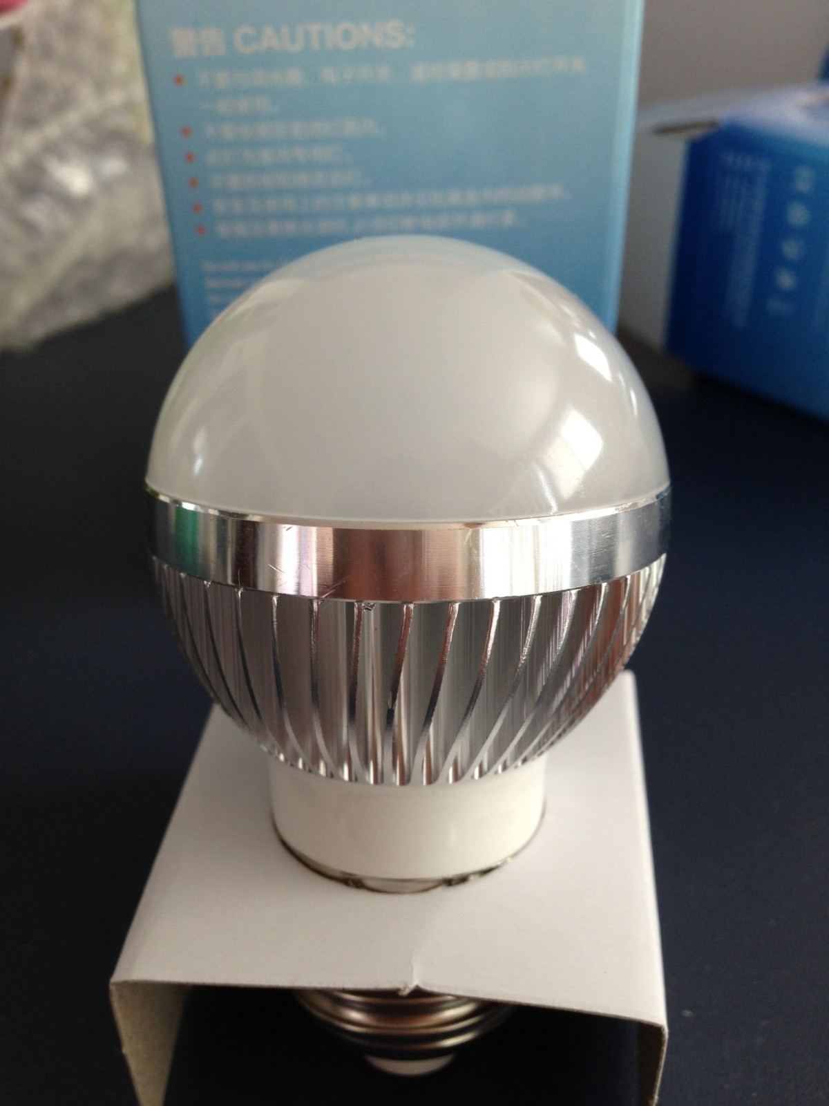 3W High Quality Globe LED Light bulb Warm White color E27 Me