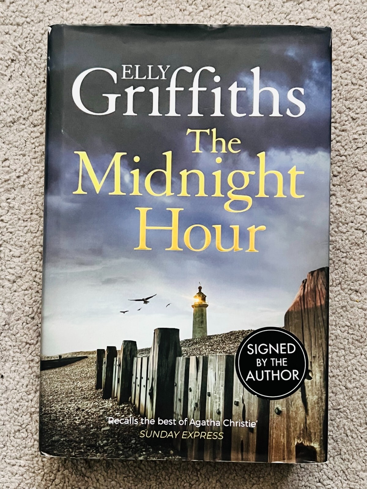 THE MIDNIGHT HOUR by ELLY GRIFFITHS - signed by the author (SB120)